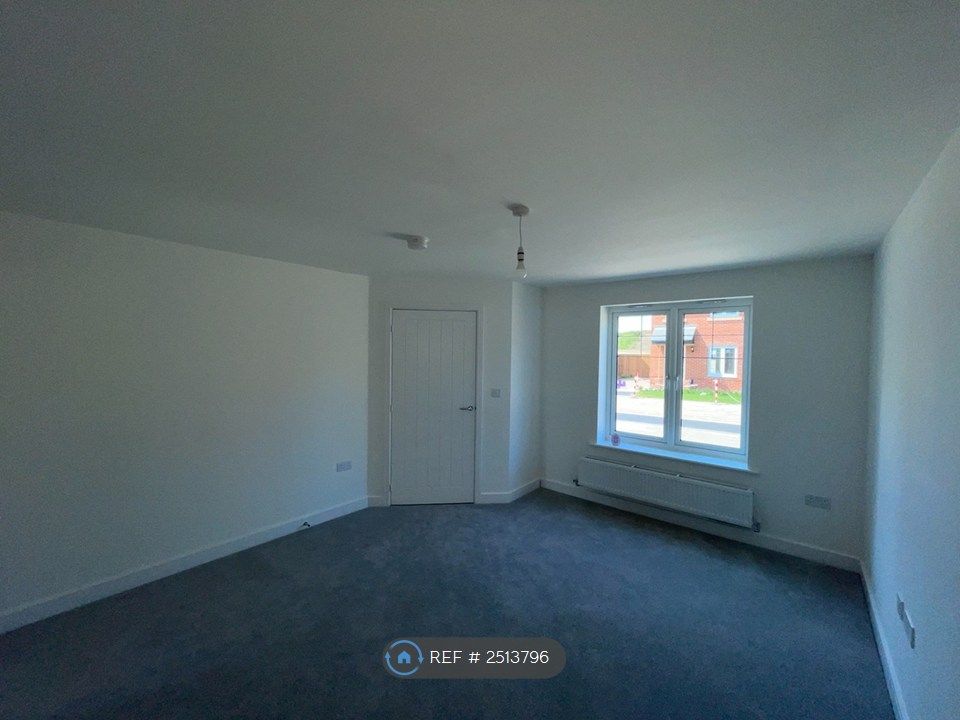 Property photo 2 of 16 Living Room