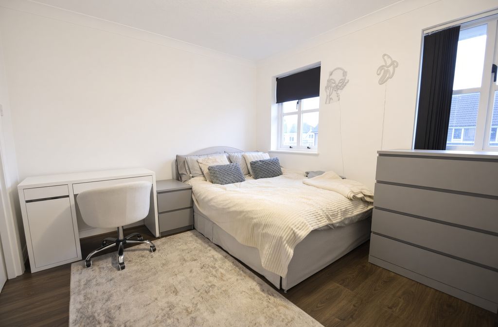 Property photo 1 of 5 16c Kings - Room 2