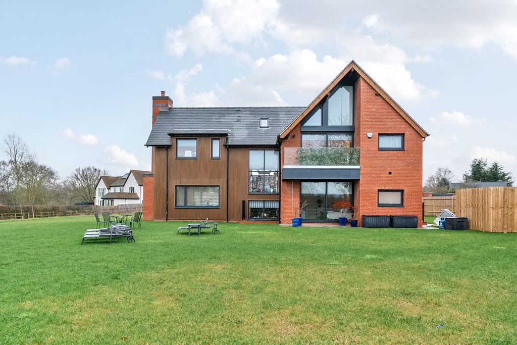 Property photo 2 of 19