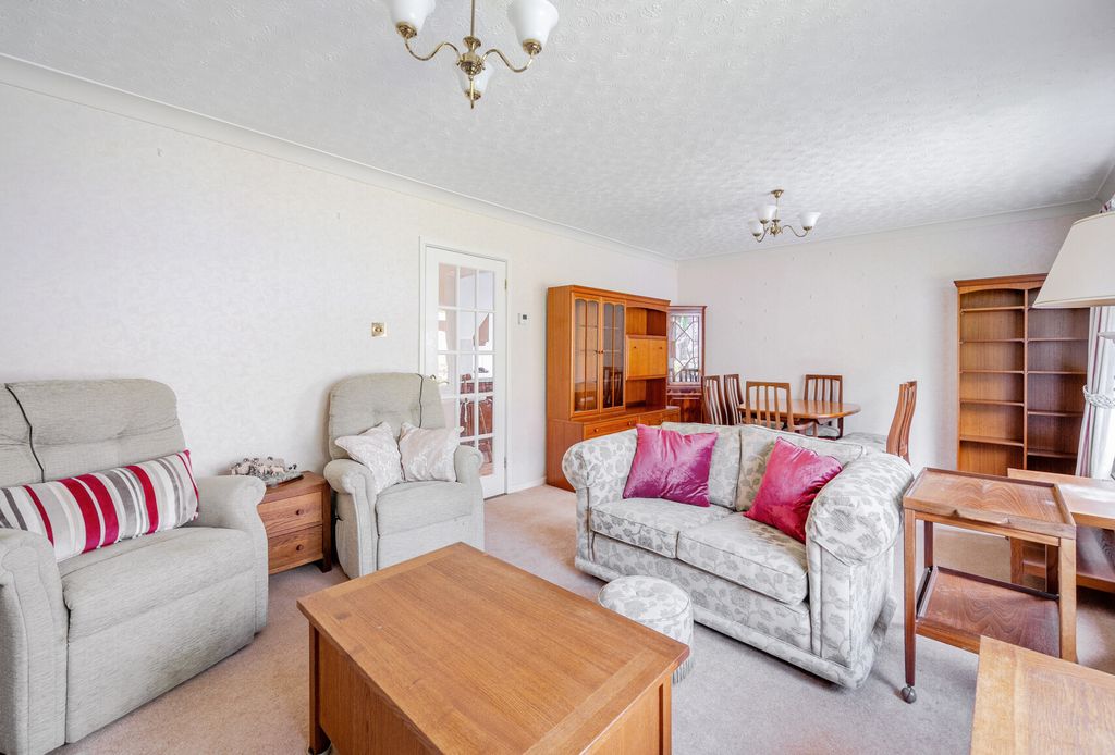Property photo 3 of 23 1298512-13-683d81...