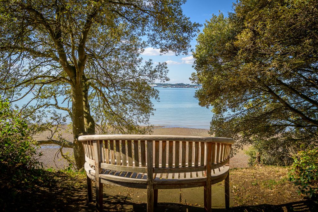 Property photo 1 of 21