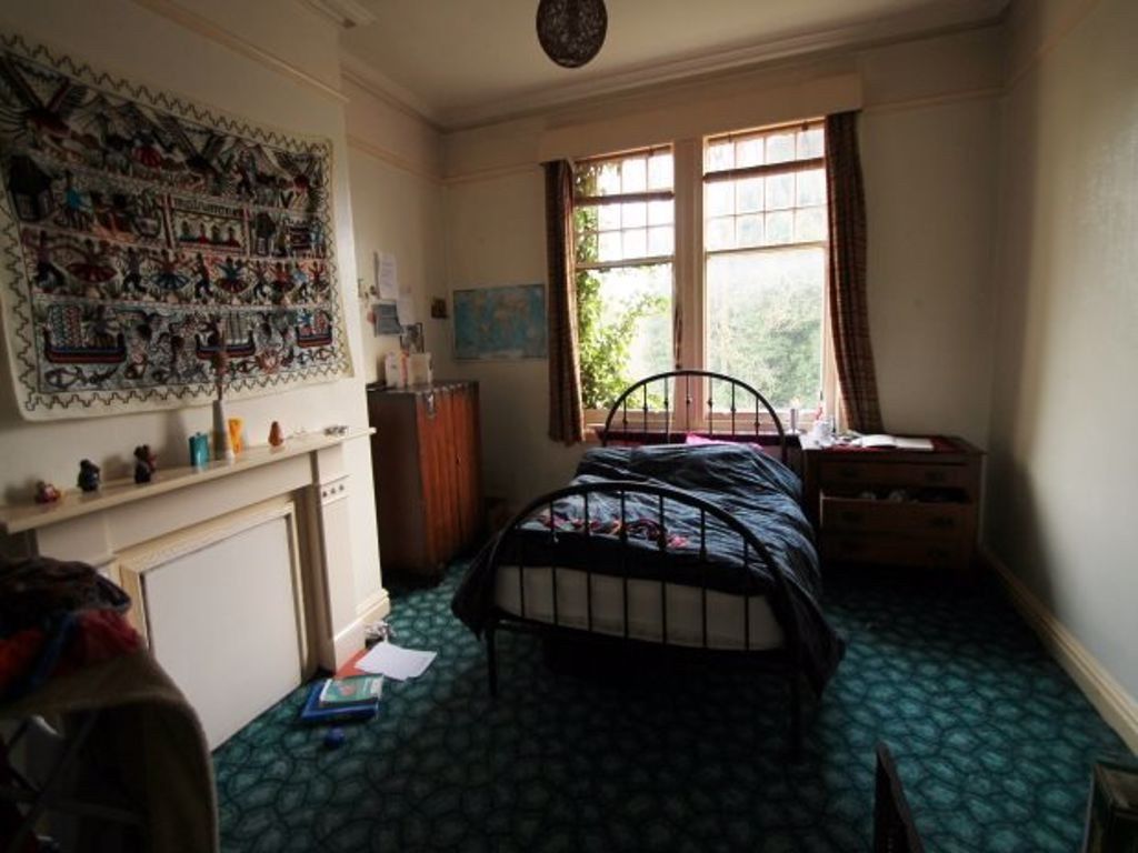 Property photo 1 of 9 A Spacious Master Bedroom Featuring A Large Window...