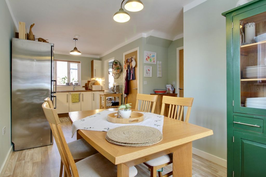 Property photo 2 of 20 Kitchen Diner - Gus Critchlow Ewemove Hinckley
