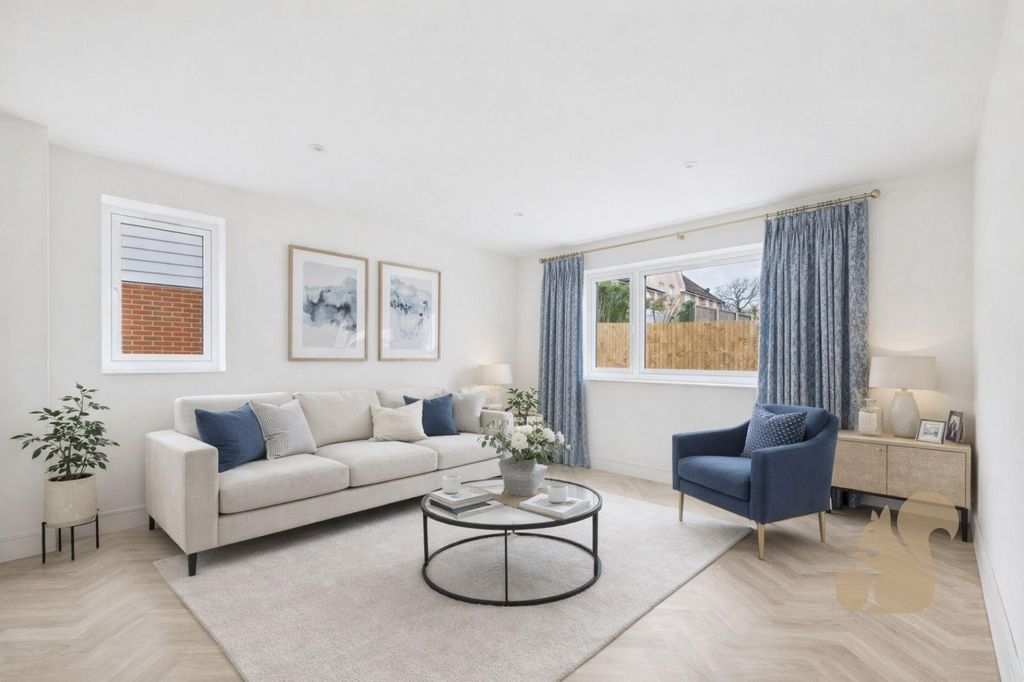 Property photo 3 of 10 Lounge .Jpg