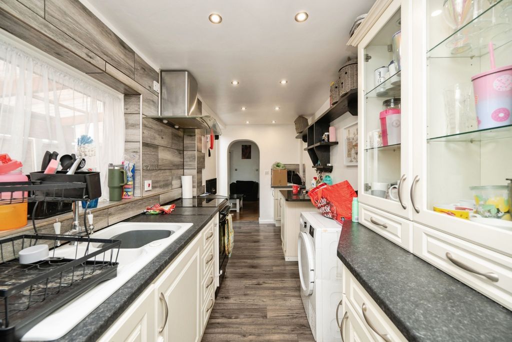 Property photo 3 of 27 Pbox-Img.Jpg