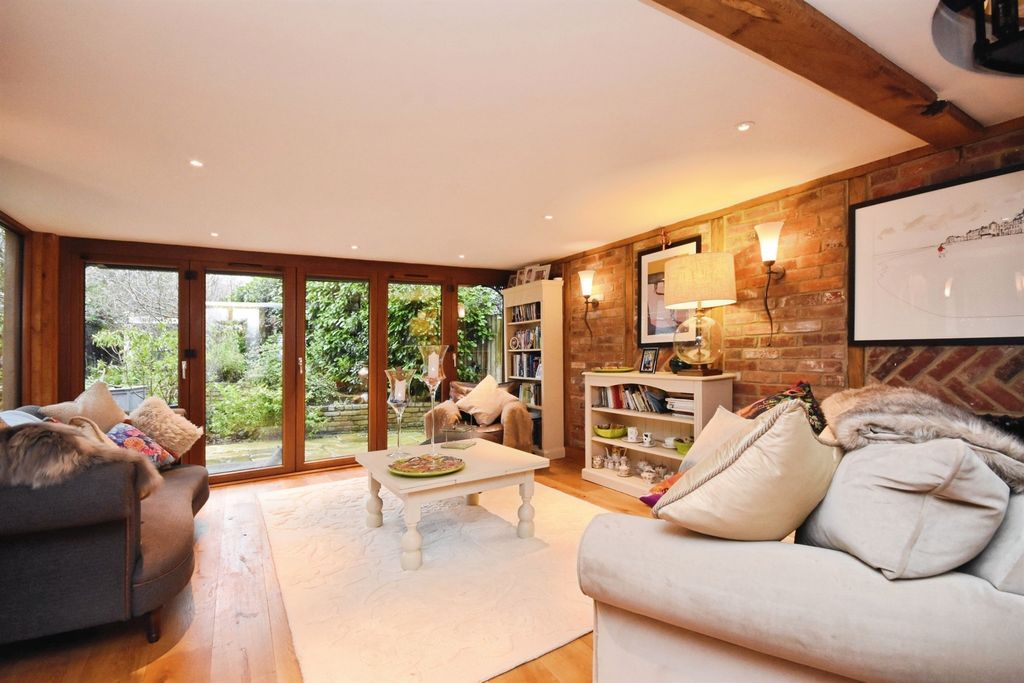 Property photo 2 of 32