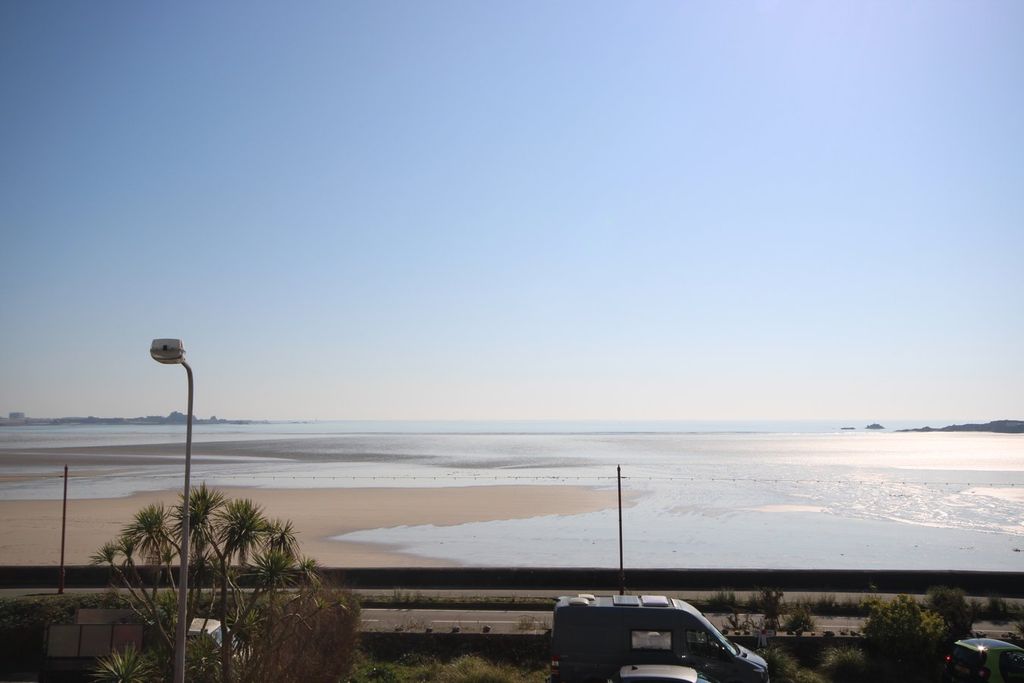 Property photo 3 of 33