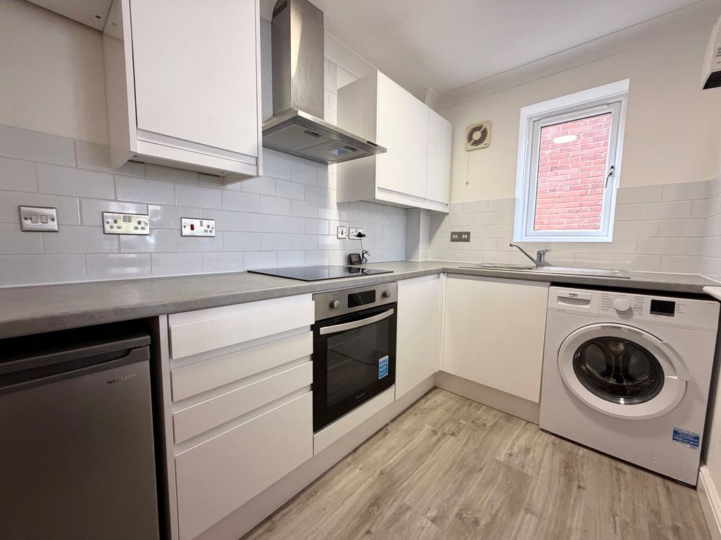Property photo 2 of 10 Kitchen