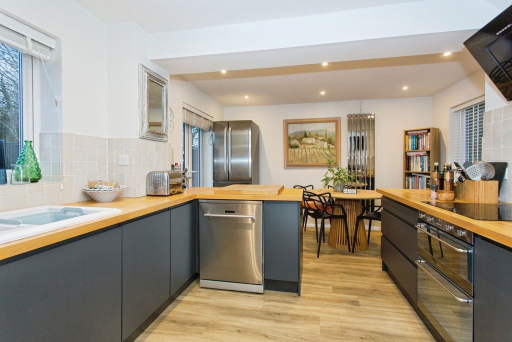 Property photo 3 of 15 Photo