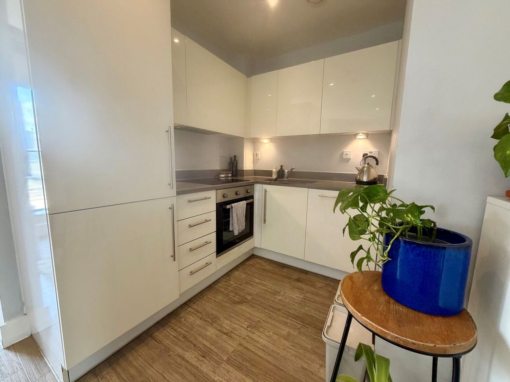 Property photo 3 of 8 Gallery