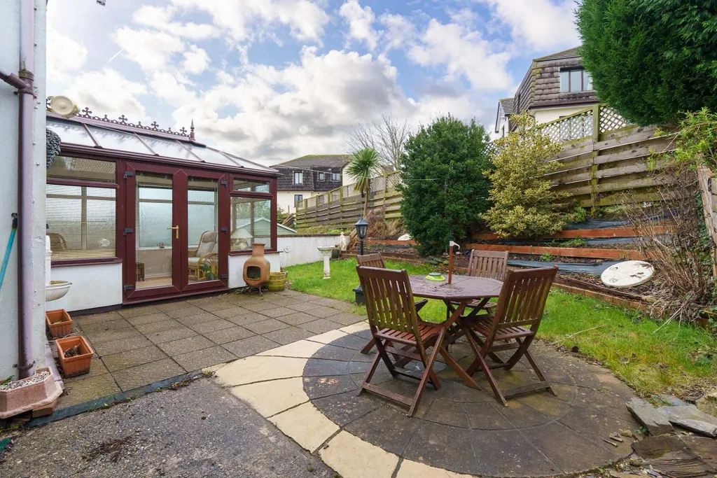 Property photo 2 of 20