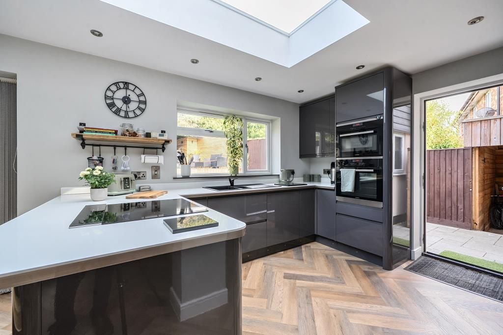 Property photo 2 of 20 Kitchen