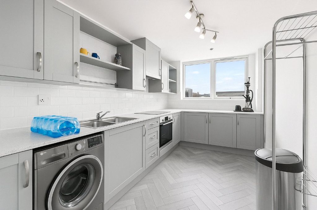 Property photo 2 of 18 Picture No. 24