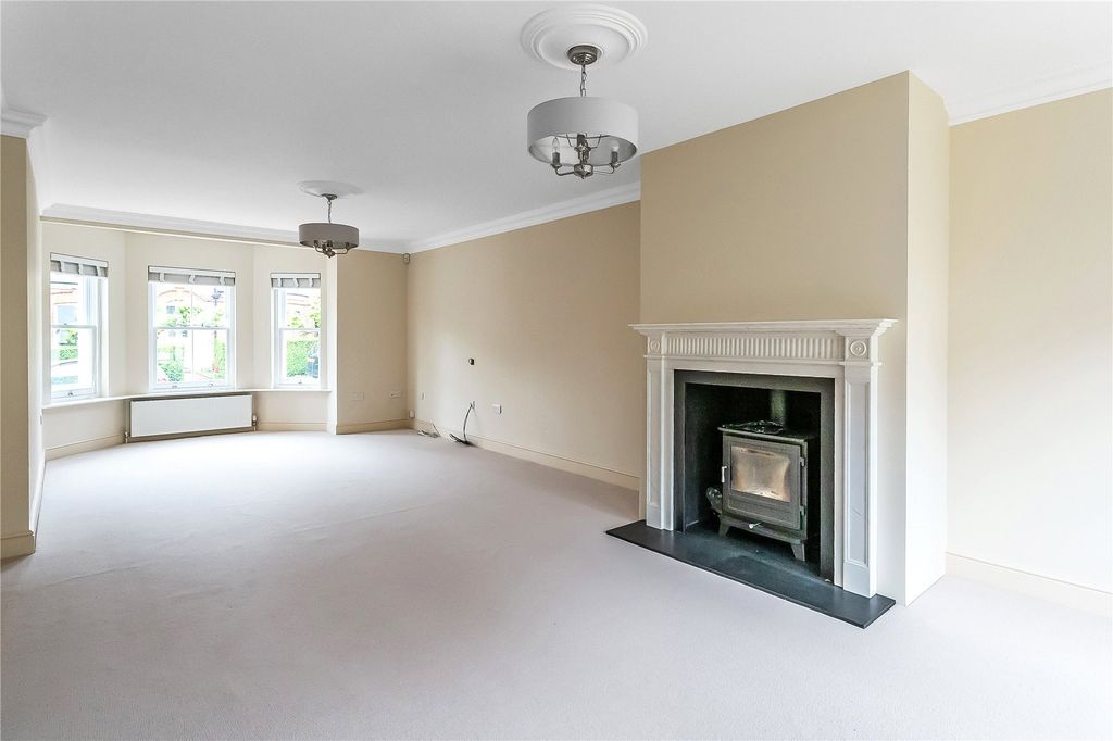 Property photo 3 of 17 Sitting Room