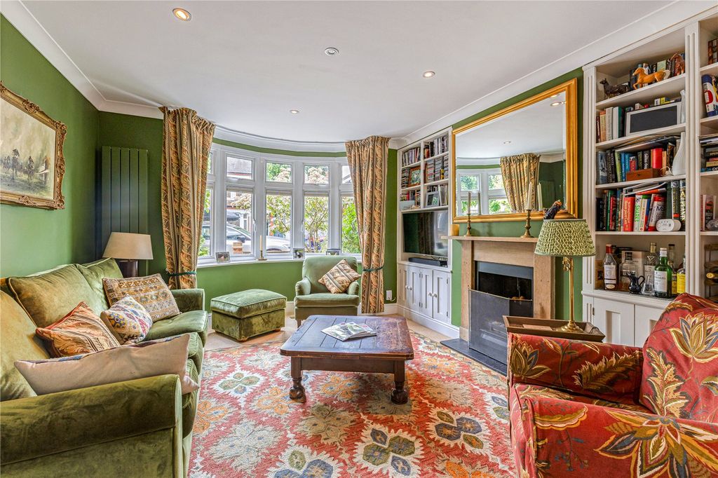 Property photo 2 of 18 Sitting Room