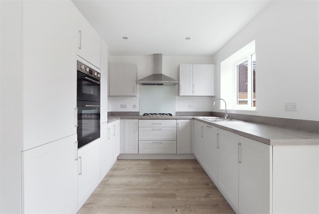 Property photo 2 of 16 Dining Kitchen