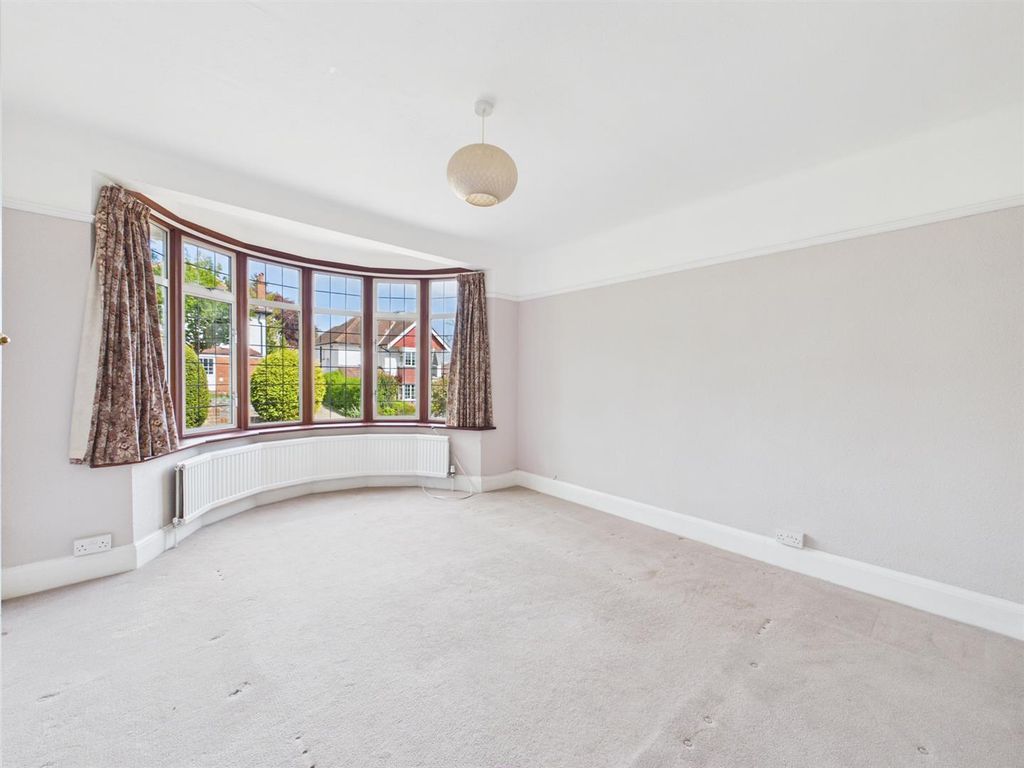 Property photo 3 of 18 Cam01563G0-Pr0246-Still008.Jpg