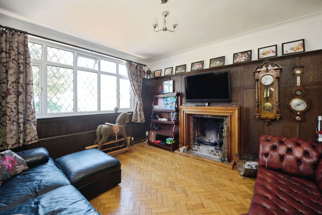 Property photo 3 of 25