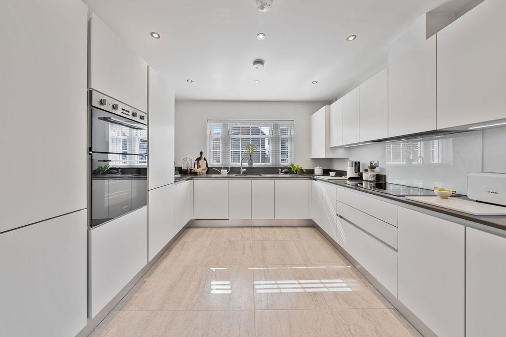 Property photo 3 of 25