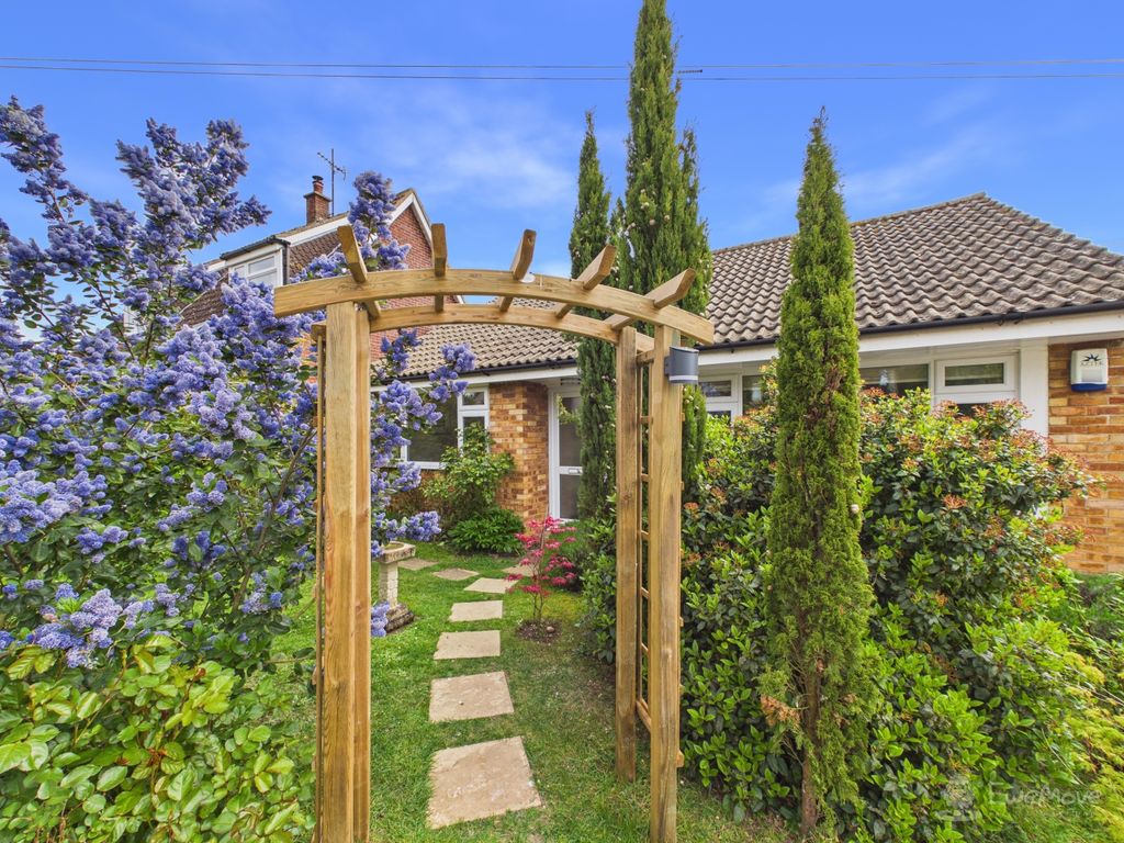 Property photo 1 of 16 Front Of House- Mark Stephens Ewemove Newmarket An