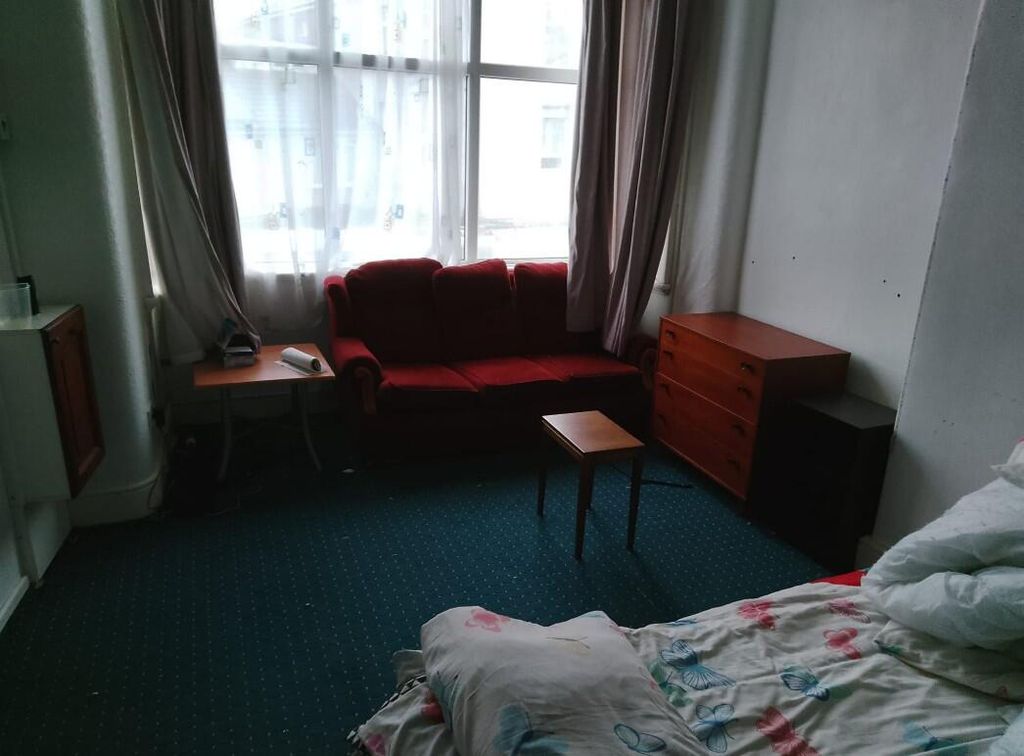 Property photo 2 of 5 Bedroom