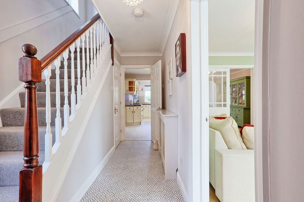 Property photo 2 of 27