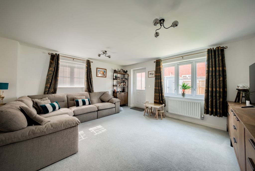 Property photo 2 of 16 Xt5A9195-Hdr(3)