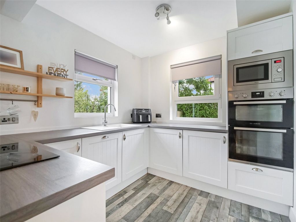 Property photo 3 of 31 Dining Kitchen