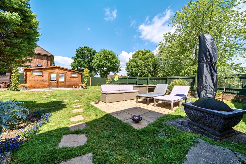 Property photo 2 of 23 Garden