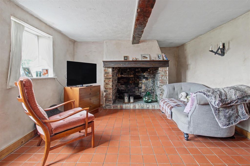 Property photo 3 of 16 Lounge