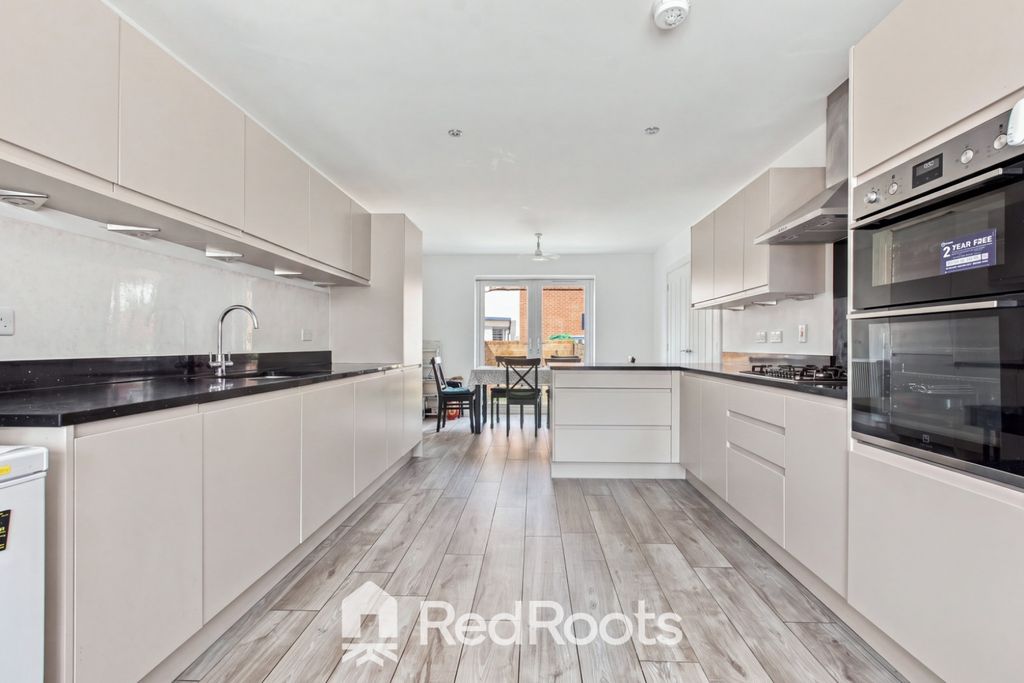 Property photo 3 of 24 5565762