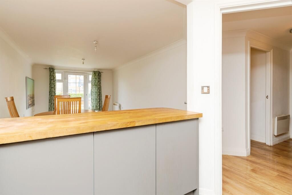 Property photo 3 of 10 Bedroom