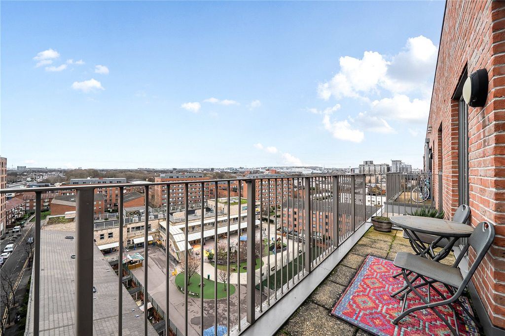 Property photo 2 of 19 Picture No. 11