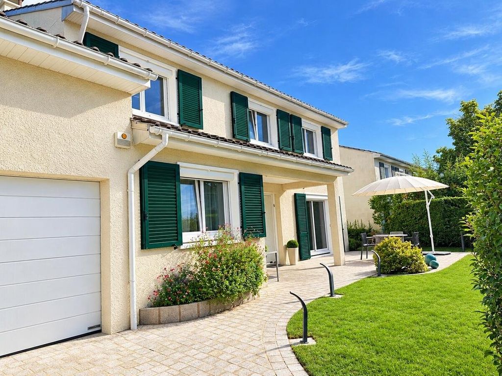 Property photo 1 of 10 House F8