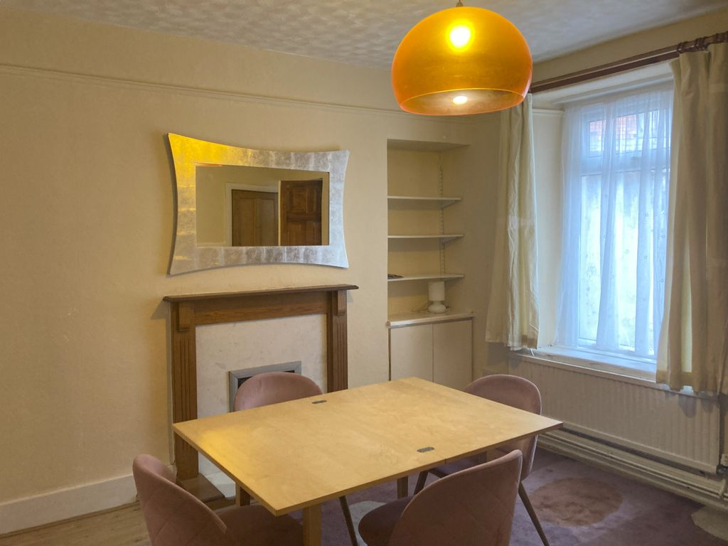 Property photo 3 of 10 Dining Room