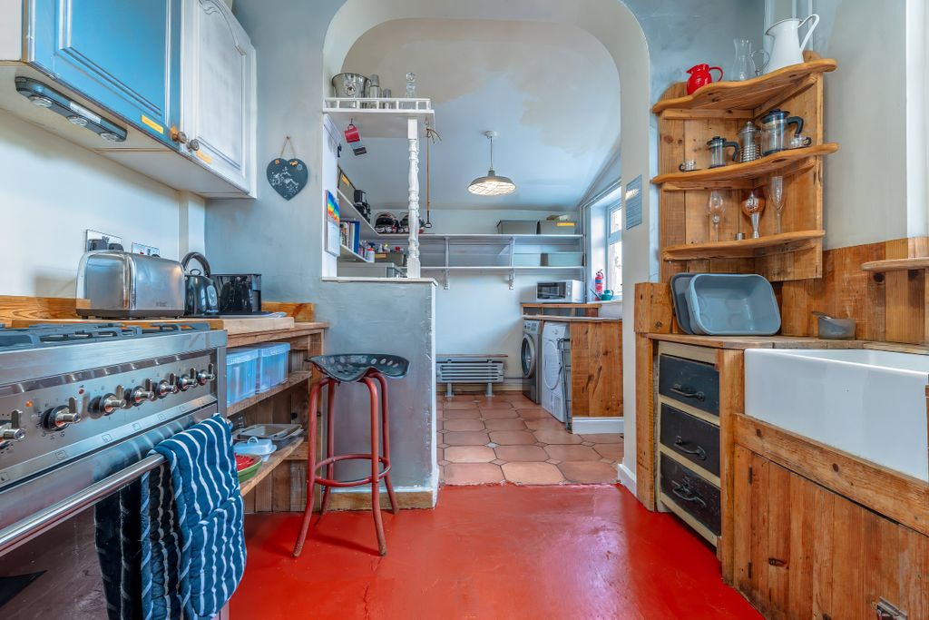 Property photo 3 of 33