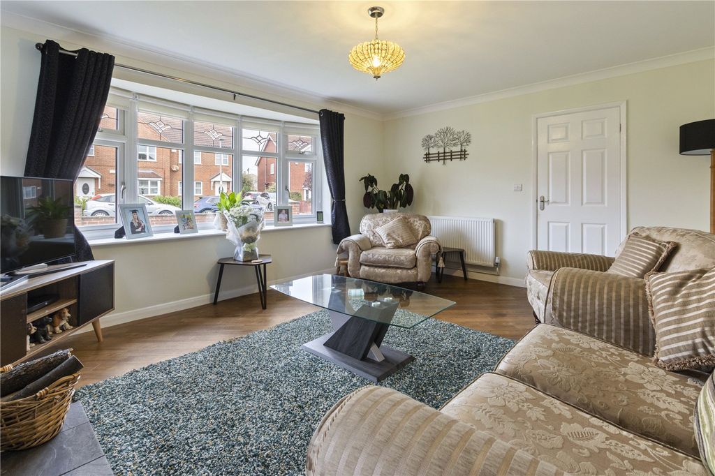 Property photo 2 of 30 Lounge