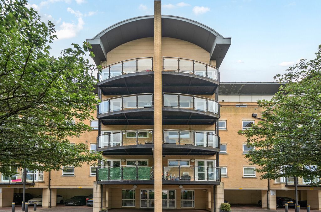 Property photo 1 of 10 1305344-26-684073...