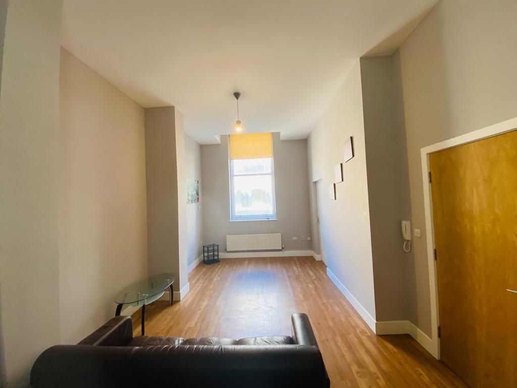 Property photo 2 of 9 Lounge Angle