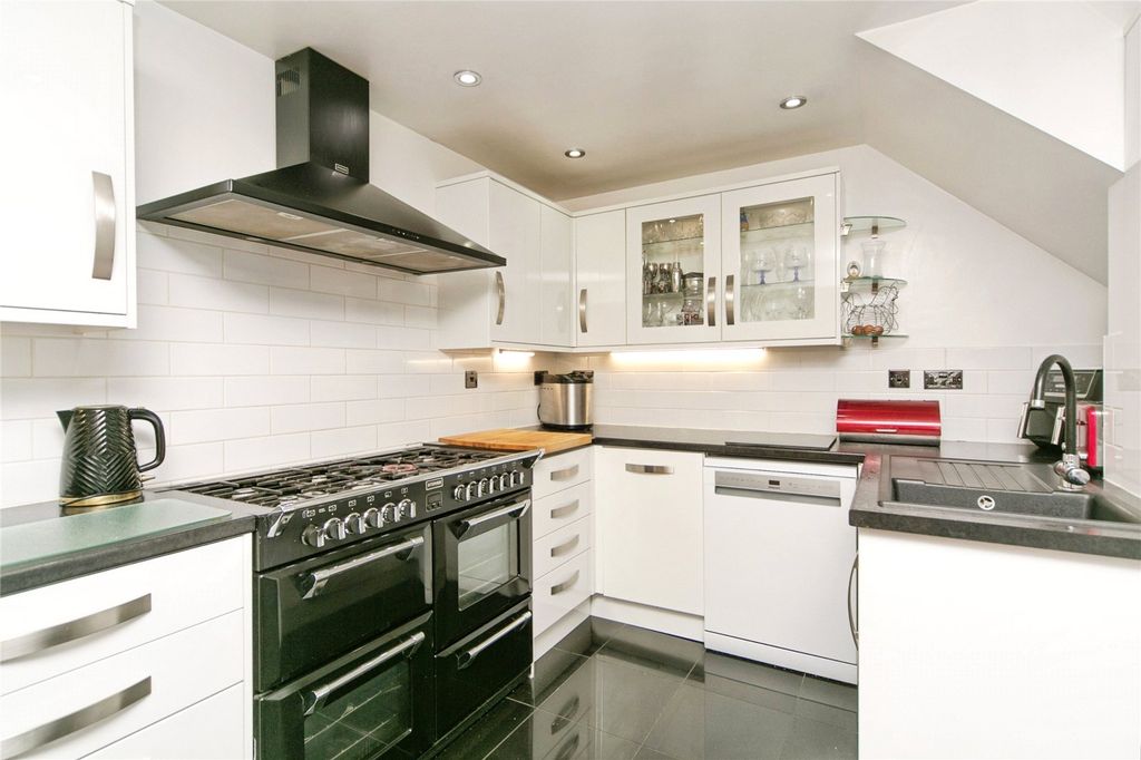 Property photo 3 of 22 Picture No. 12