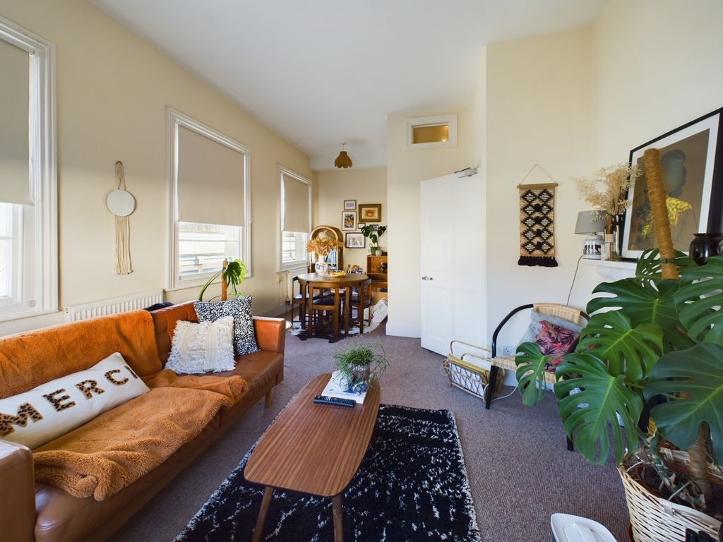 Property photo 1 of 7 Living Room Dining Room