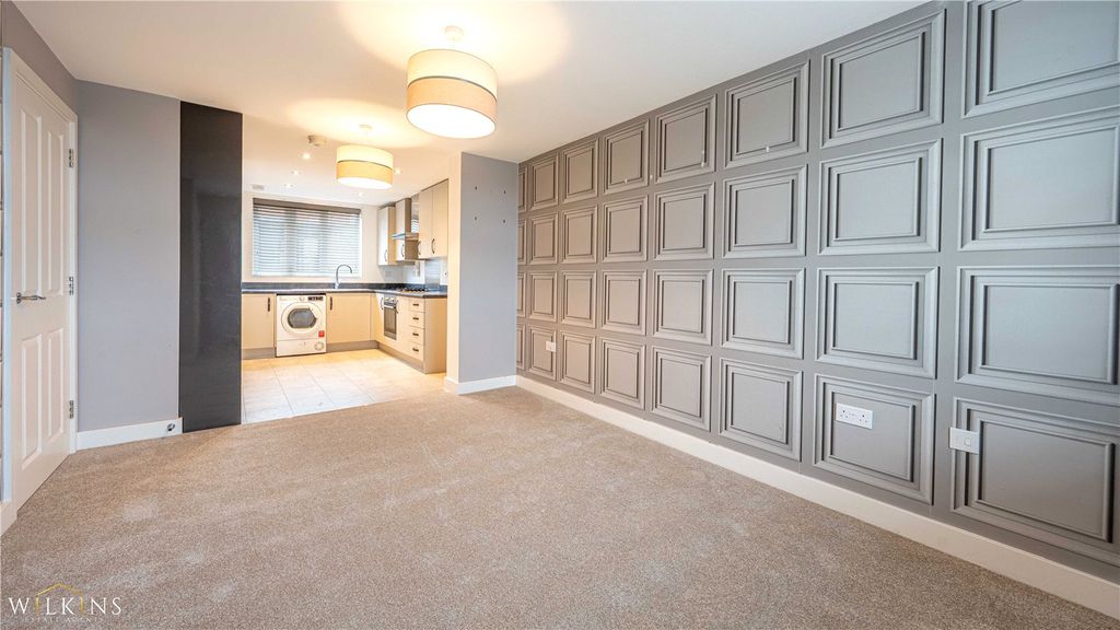 Property photo 2 of 27 Picture No. 15