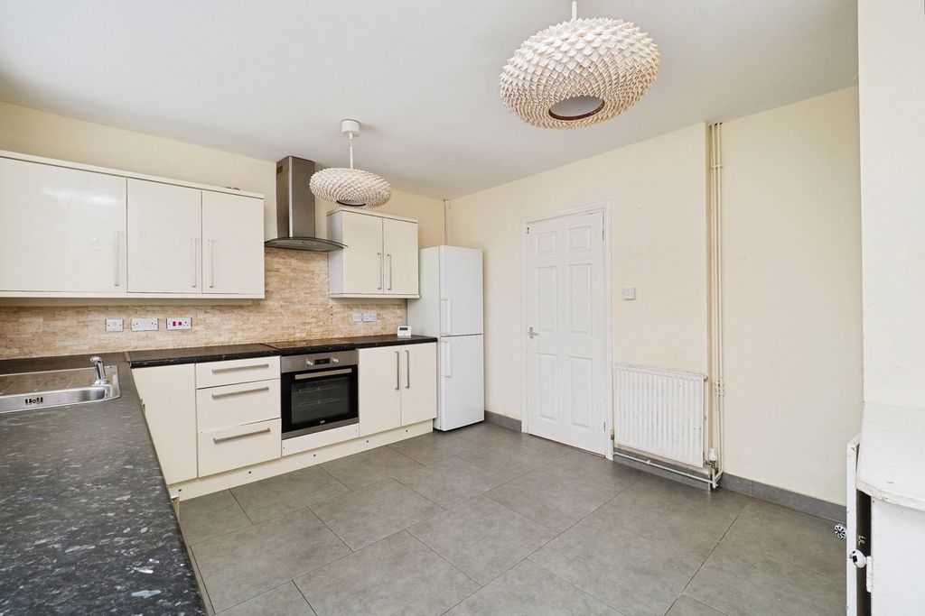 Property photo 2 of 17 Kitchen