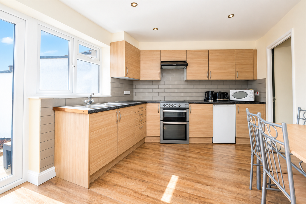 Property photo 3 of 19 C7Fa96ce-891d-464F-82E5-2Fec1B3Ceb5d
