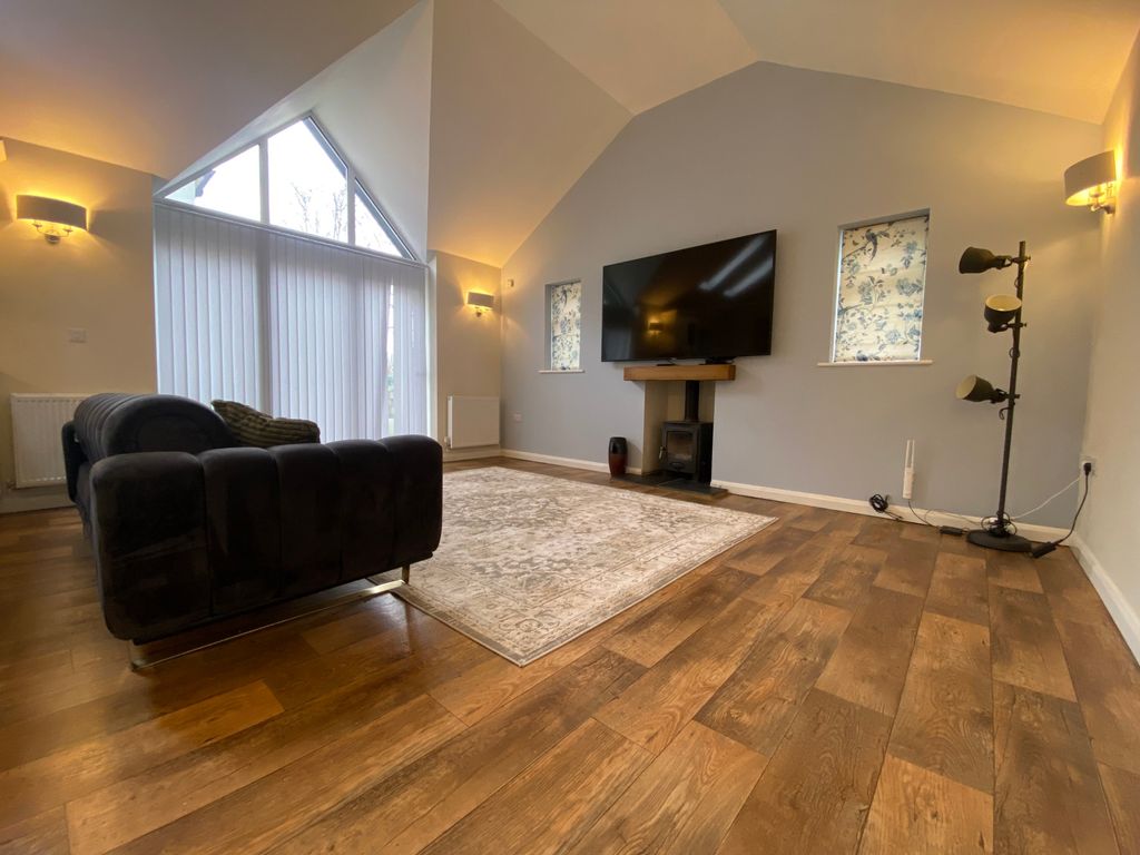 Property photo 3 of 9 Photo 8