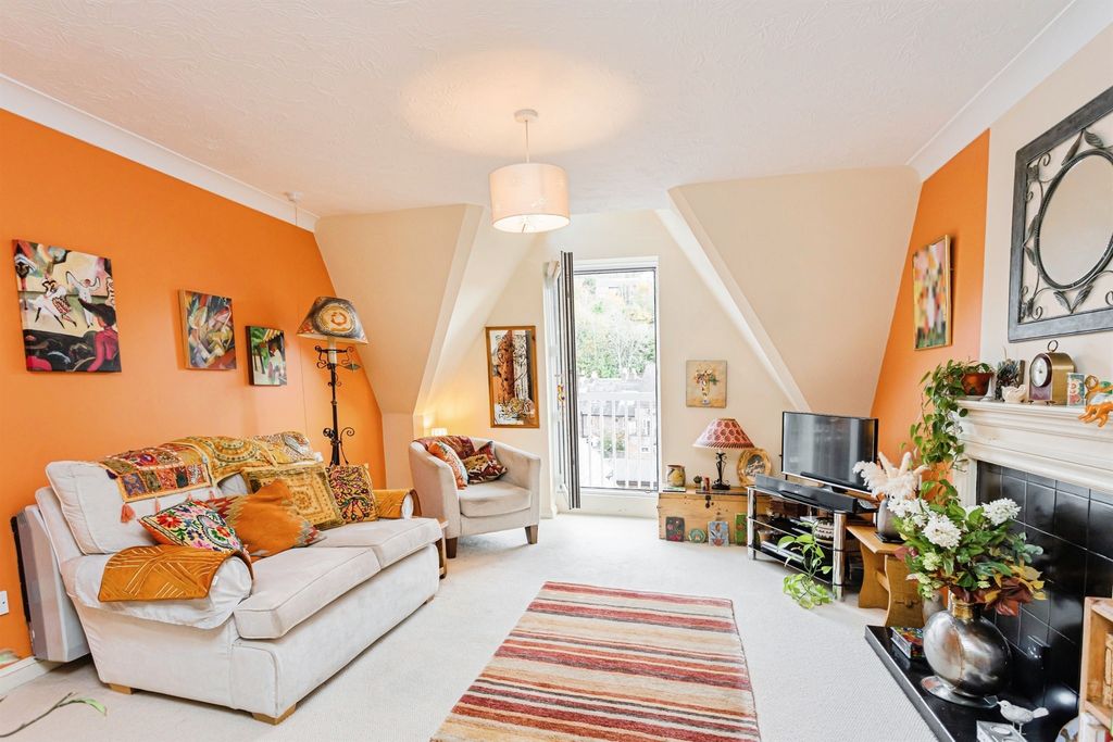 Property photo 3 of 17