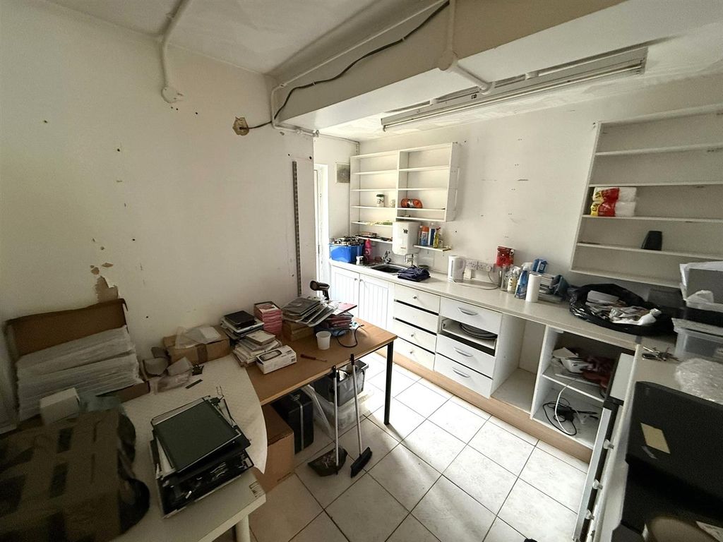 Property photo 3 of 6