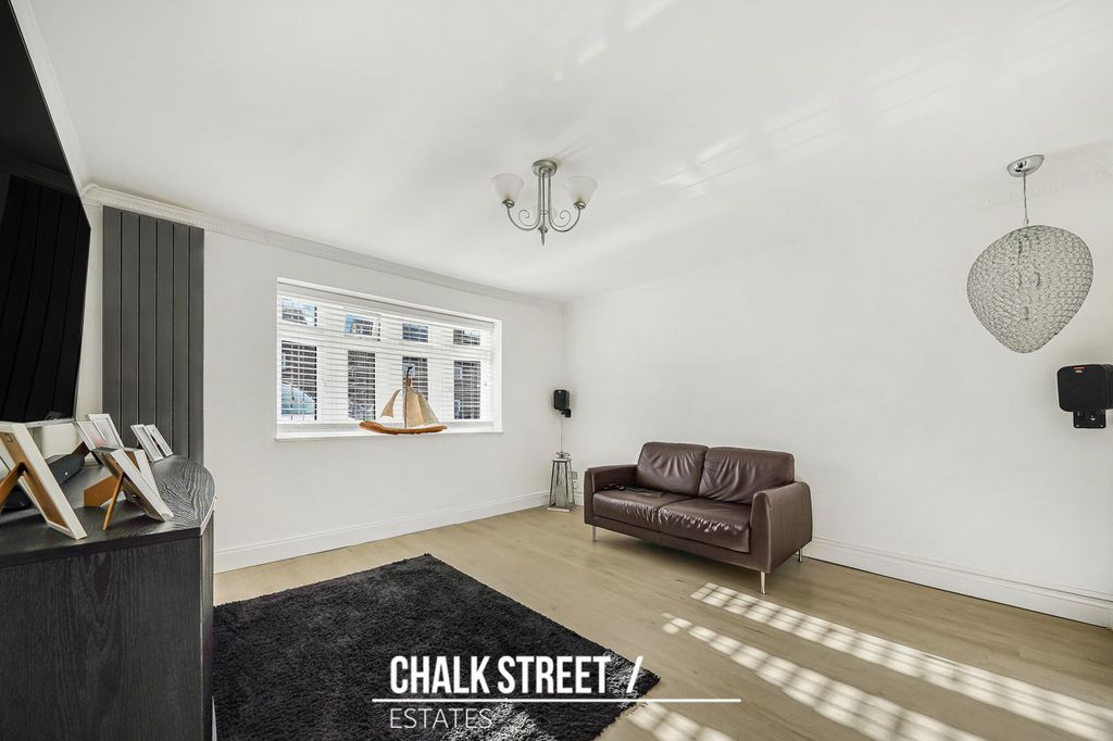 Property photo 2 of 26