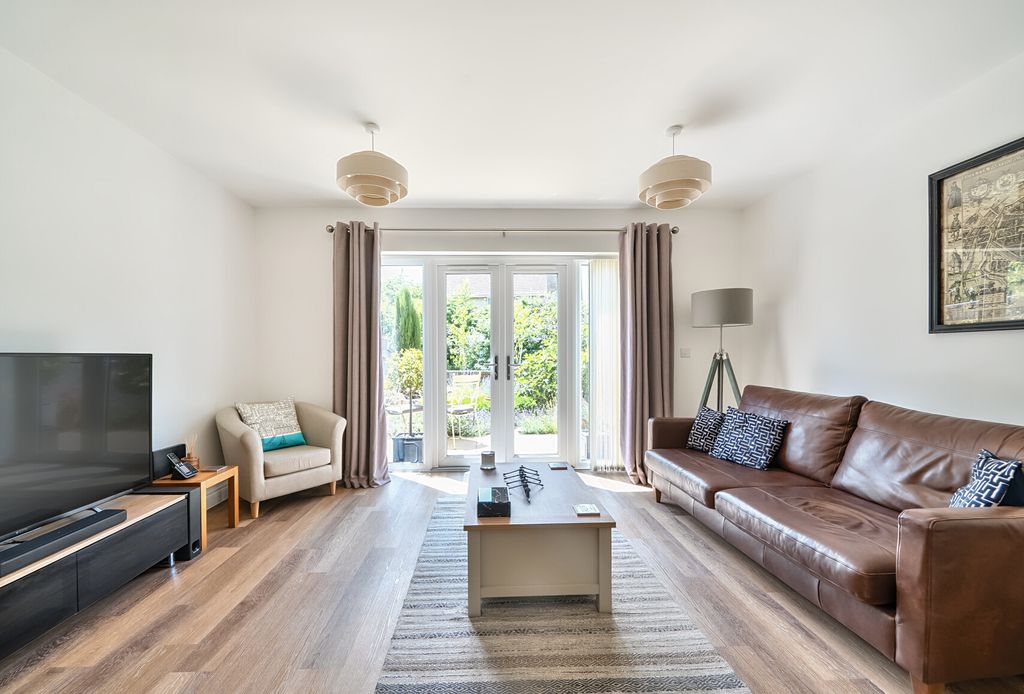 Property photo 3 of 18 Sitting Room