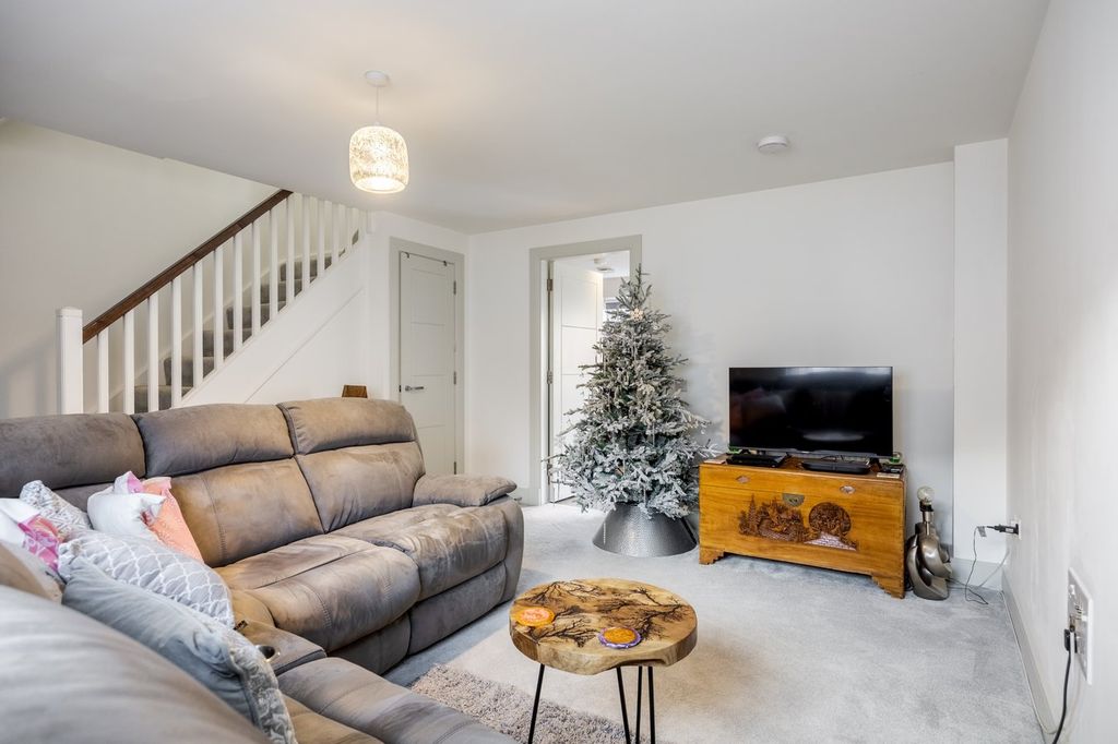 Property photo 3 of 29